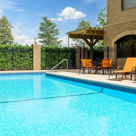 Holiday Inn Charlotte University By Ihg Bagian luar foto