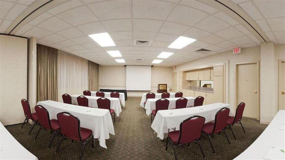 Holiday Inn Charlotte University By Ihg Bagian luar foto