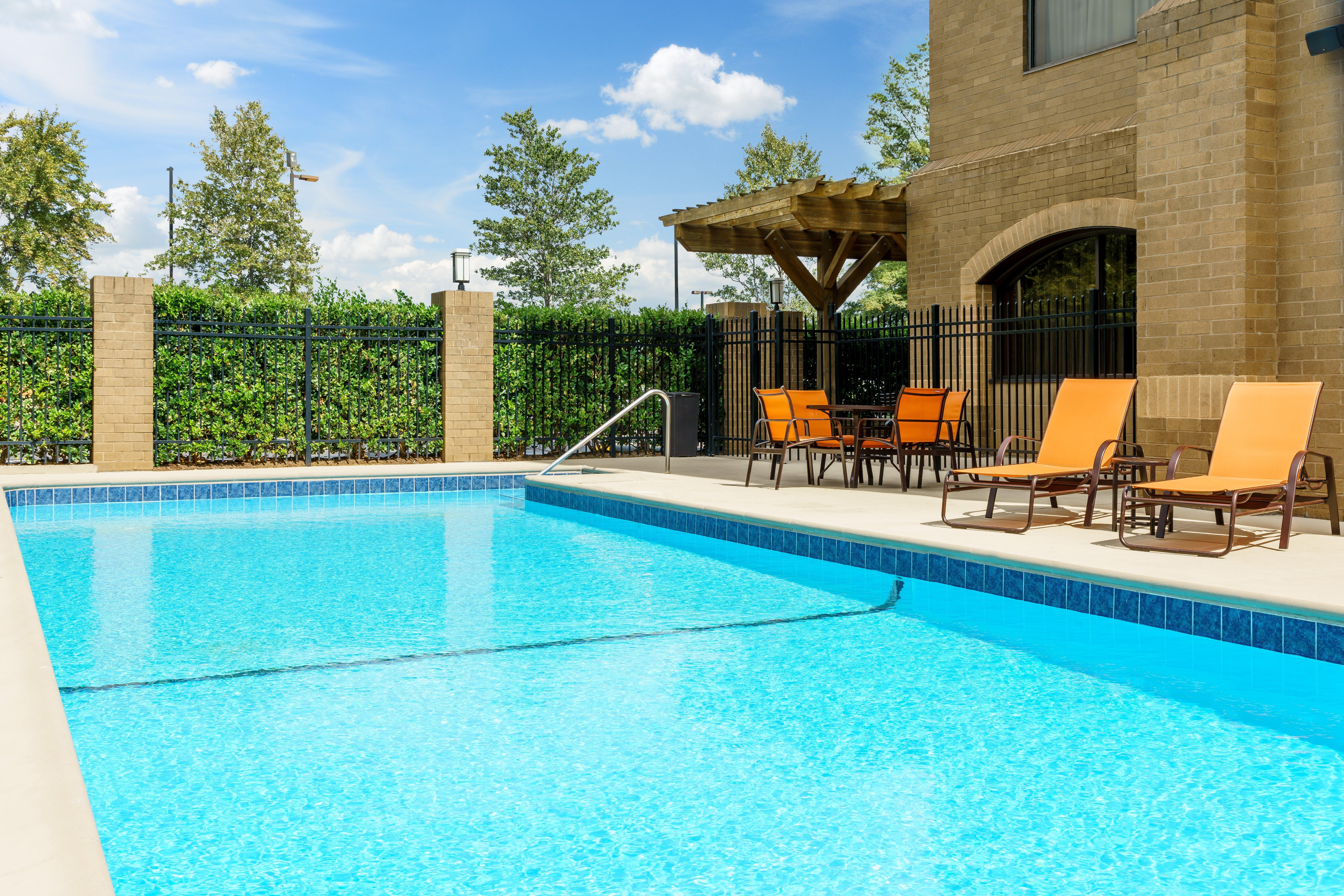 Holiday Inn Charlotte University By Ihg Bagian luar foto