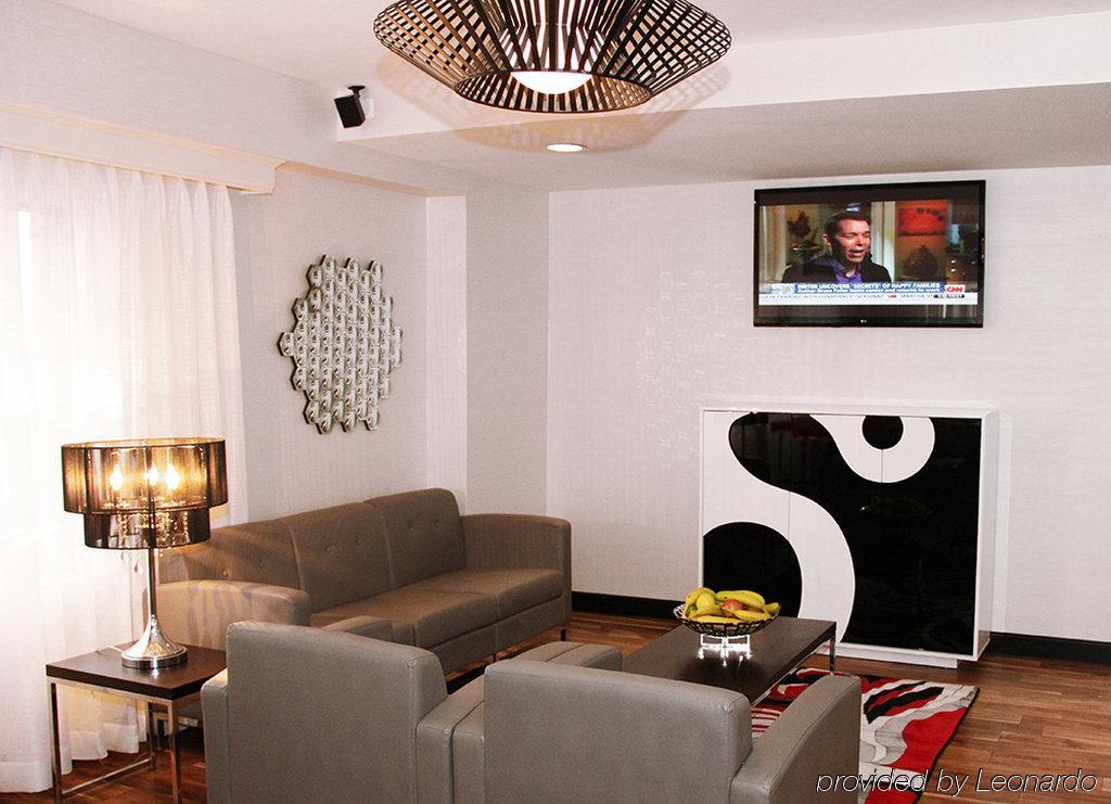 Holiday Inn Charlotte University By Ihg Bagian luar foto