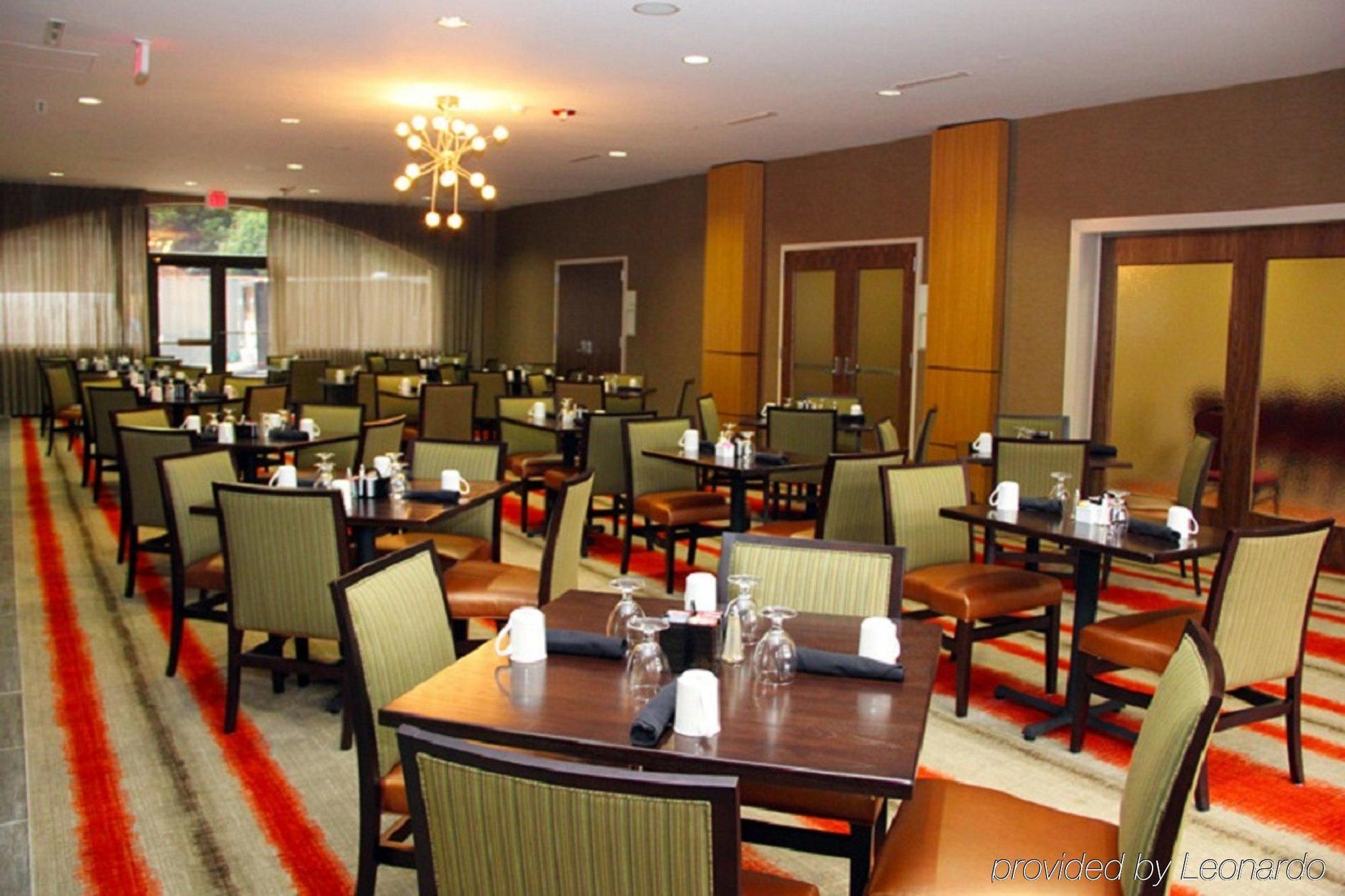 Holiday Inn Charlotte University By Ihg Bagian luar foto