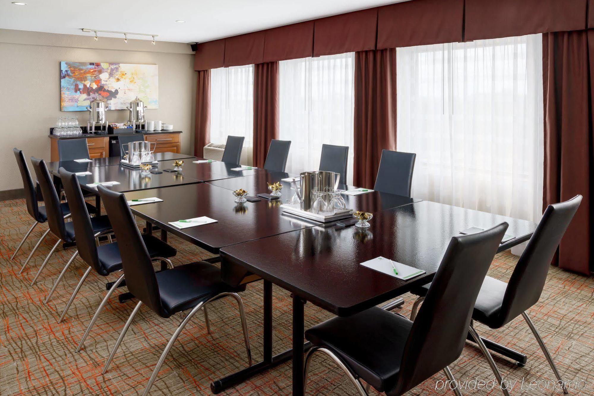 Holiday Inn Charlotte University By Ihg Bagian luar foto
