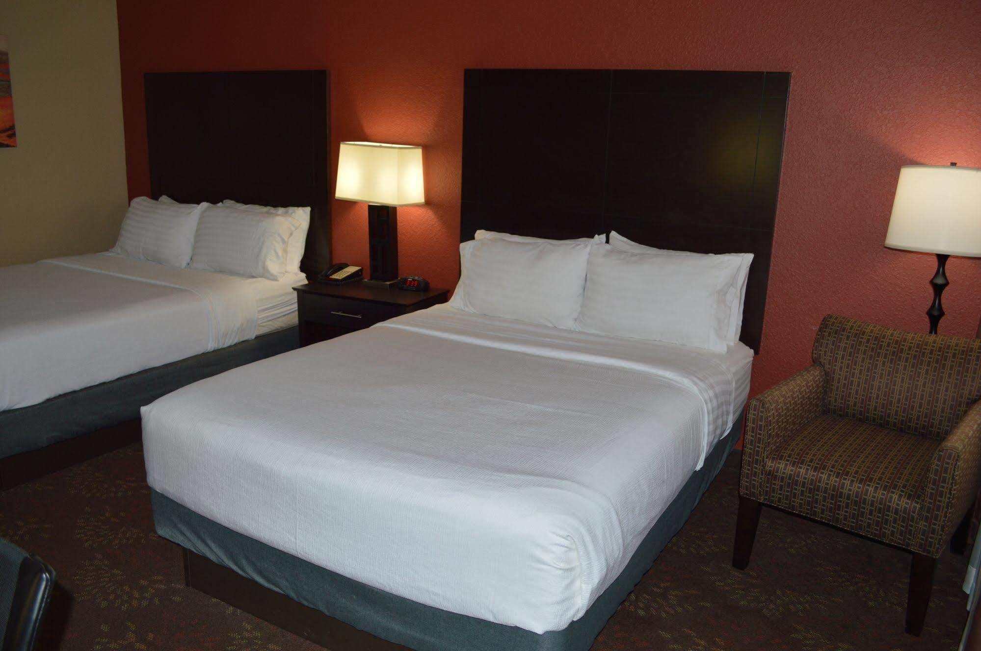 Holiday Inn Charlotte University By Ihg Bagian luar foto
