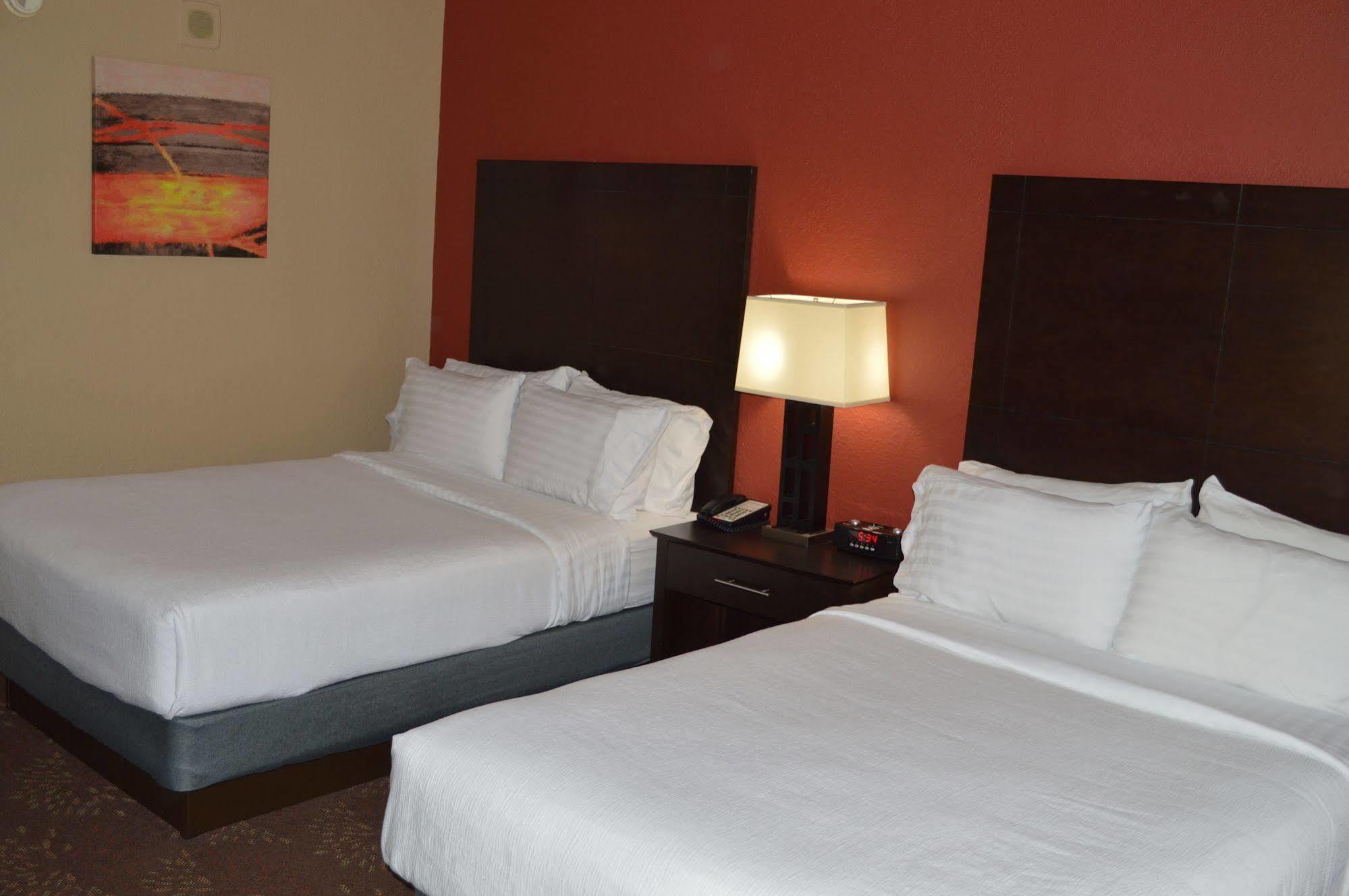 Holiday Inn Charlotte University By Ihg Bagian luar foto