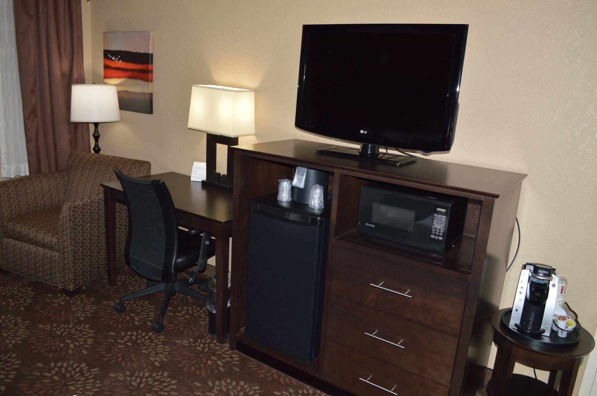 Holiday Inn Charlotte University, An Ihg Hotel Bagian luar foto