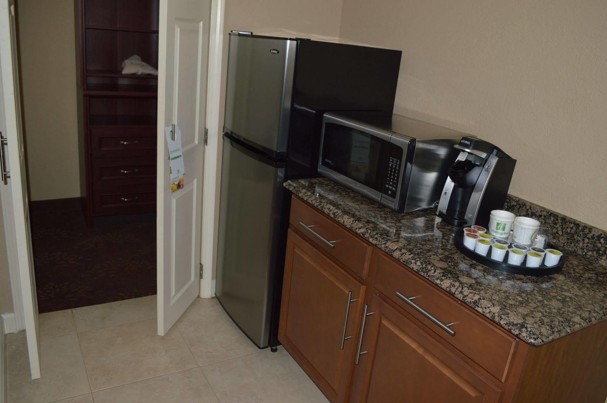Holiday Inn Charlotte University By Ihg Bagian luar foto