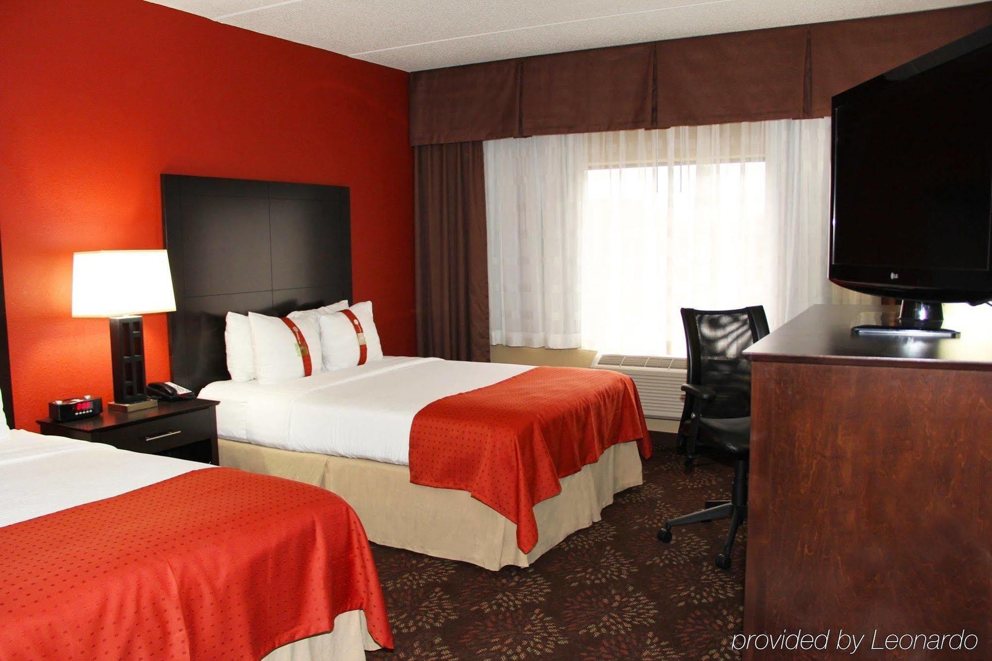Holiday Inn Charlotte University By Ihg Bagian luar foto