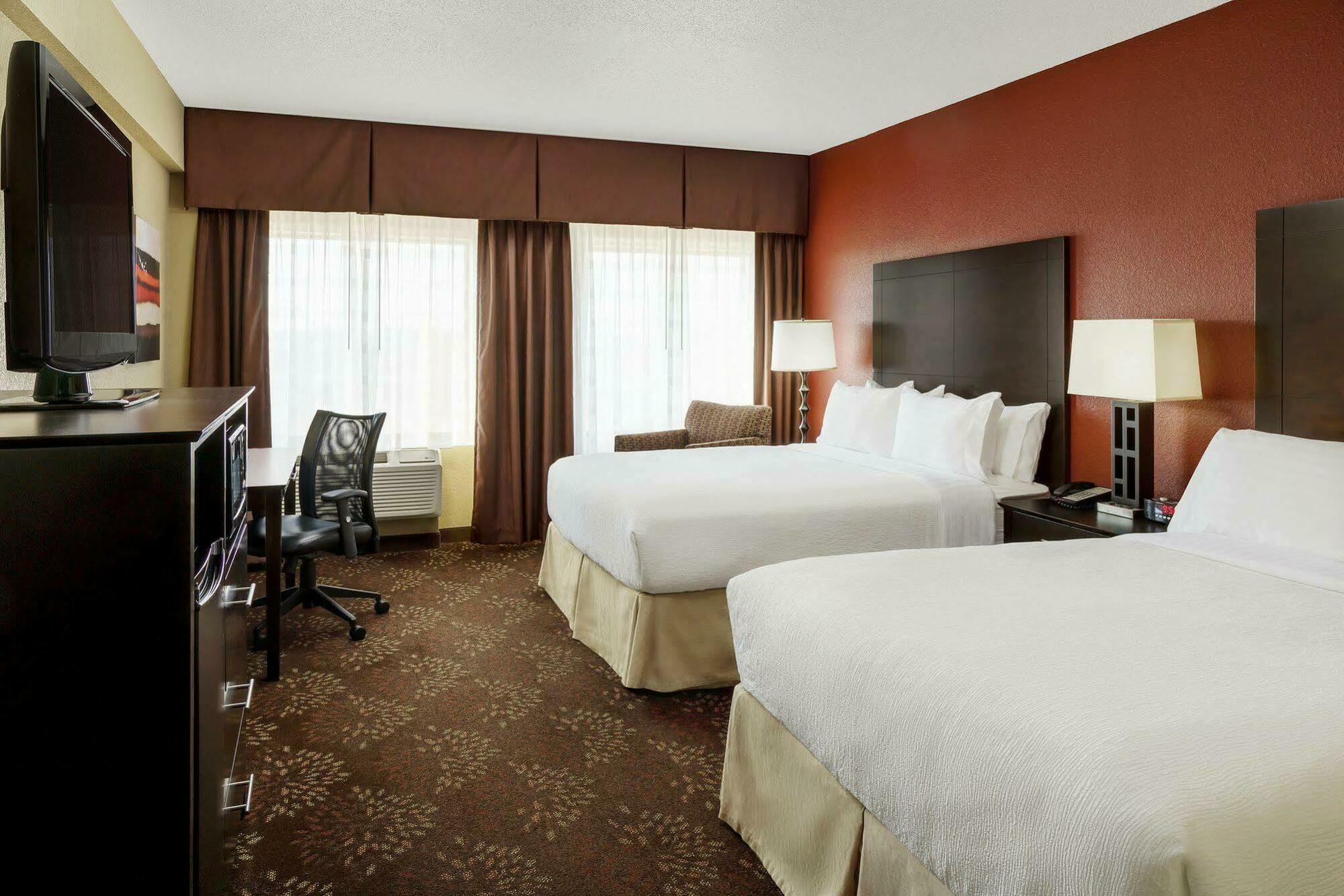 Holiday Inn Charlotte University By Ihg Bagian luar foto