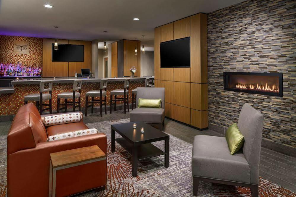 Holiday Inn Charlotte University By Ihg Bagian luar foto