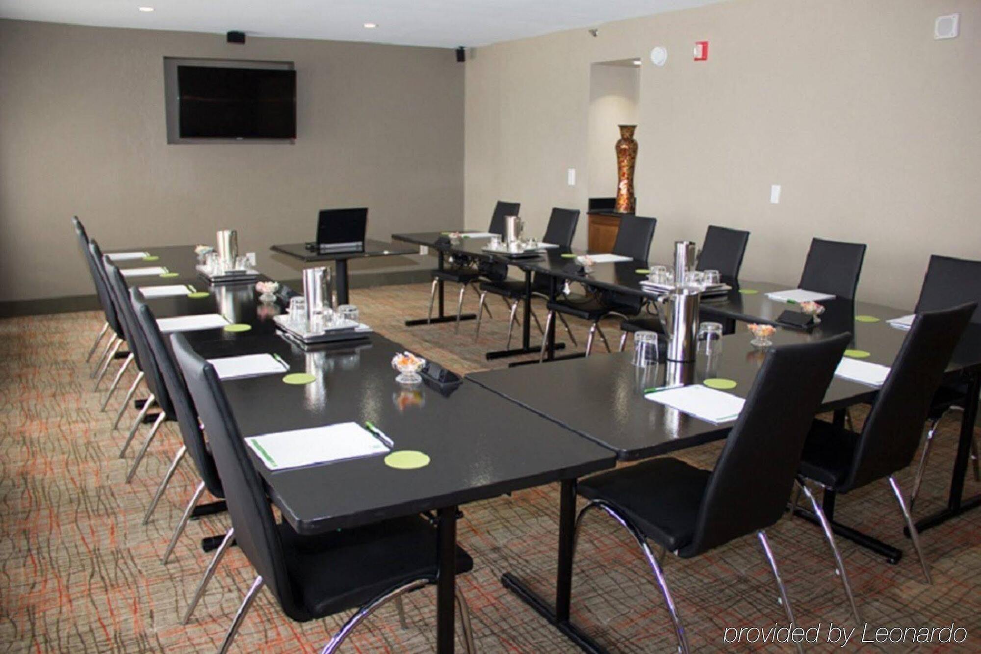 Holiday Inn Charlotte University By Ihg Bagian luar foto
